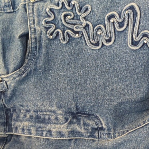 Y2K stretch Pipping with bling Jeans - Picture 8 of 9